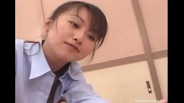 Vroča Asian teacher punishing bully with her strapon sveža cev