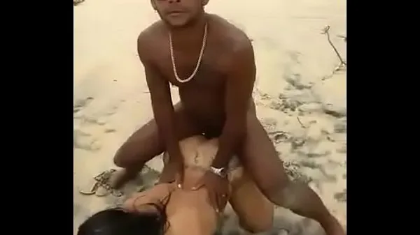 Tabung segar Fucking on the beach panas