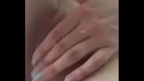 Varm Horny wife fingering wet pussy färsk tub