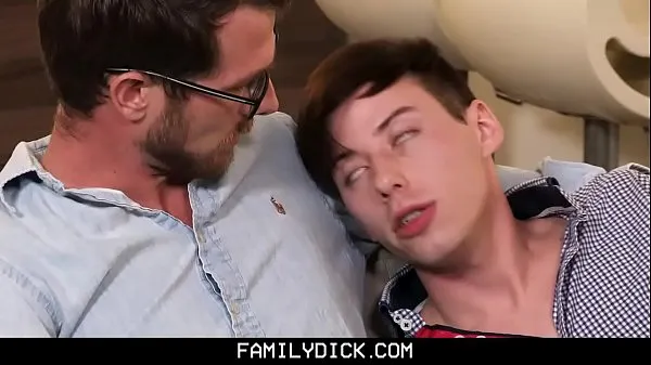 热的 FamilyDick - Hot Teen Takes Giant stepDaddy Cock 新鲜的管