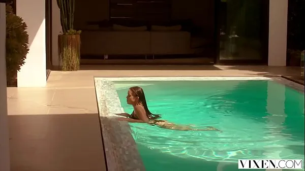 VIXEN Two Naughty College Students Sneak Into A Pool and Fuck A Huge Cock أنبوب جديد ساخن