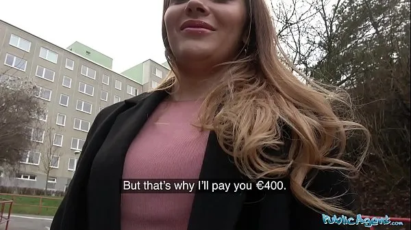 Varmt Public Agent Russian shaven pussy fucked for cash frisk rør