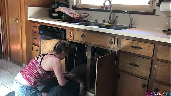 Varmt lucky plumber fucked by teen - Erin Electra frisk rør