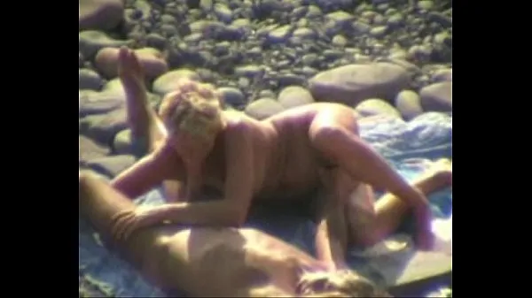 ร้อนแรง Beach voyeur amateur oral sex หลอดสด