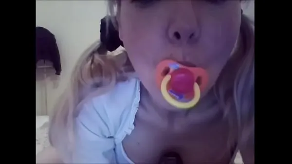 Vroča Chantal, you're too grown up for a pacifier and diaper sveža cev