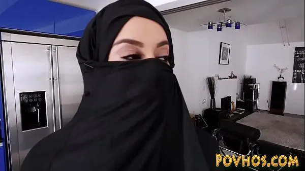 Gorąca Muslim busty slut pov sucking and riding cock in burka świeża tuba