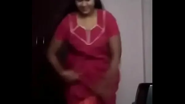 Hete Red Nighty indian babe with big natural boobies verse buis