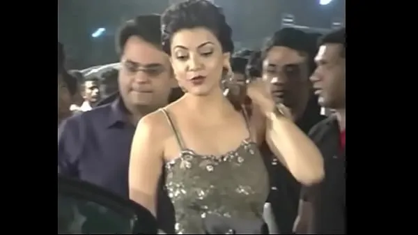 Hot Indian actresses Kajal Agarwal showing their juicy butts and ass show. Fap challenge Tiub segar panas