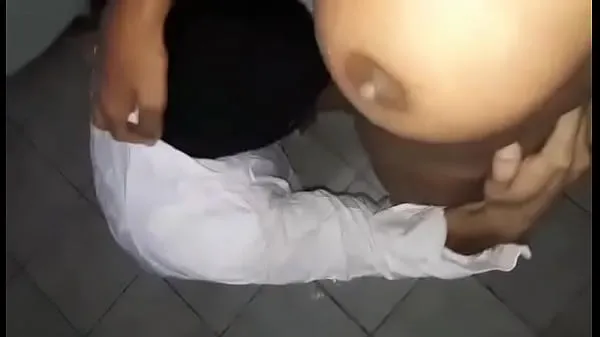 Tabung segar Amanda Goulart being sucked and giving milk in her mouth panas