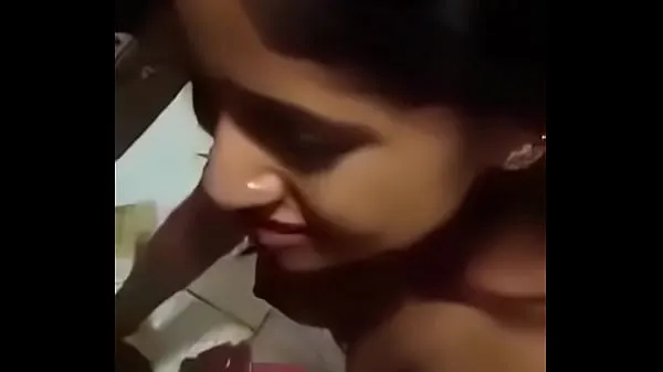 Ống nóng Desi indian Couple, Girl sucking dick like lollipop tươi