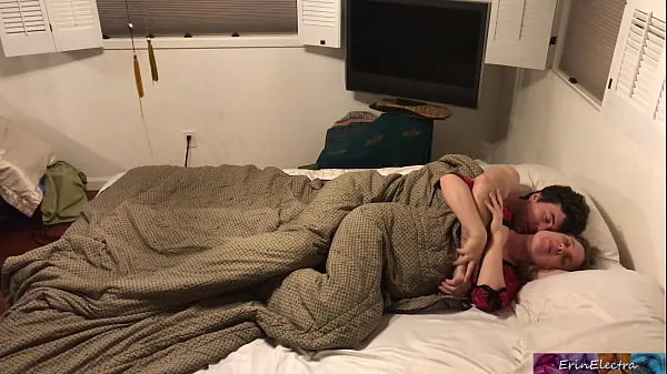 Stepson and stepmom get in bed together and fuck while visiting family - Erin Electra Tiub segar panas