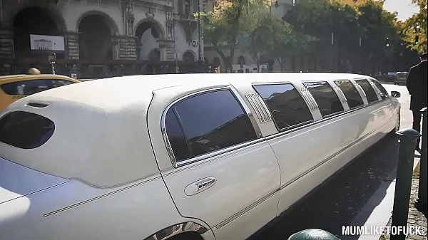 Tabung segar Milfs Kayla Green & Angelina Brill fucked real hard in luxurious limousine panas