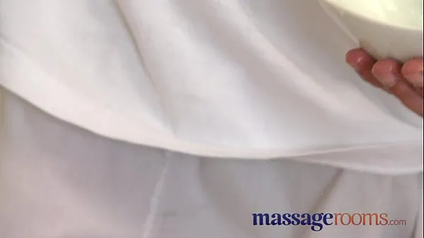 گرم Massage Rooms Mature woman with hairy pussy given orgasm تازہ ٹیوب