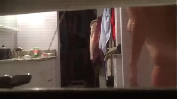 Varm Spying on Milf towling off through window färsk tub