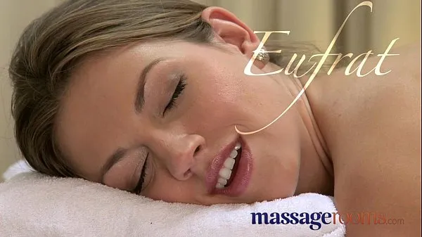 ร้อนแรง Massage Rooms Hot pebbles sensual foreplay ends in 69er หลอดสด