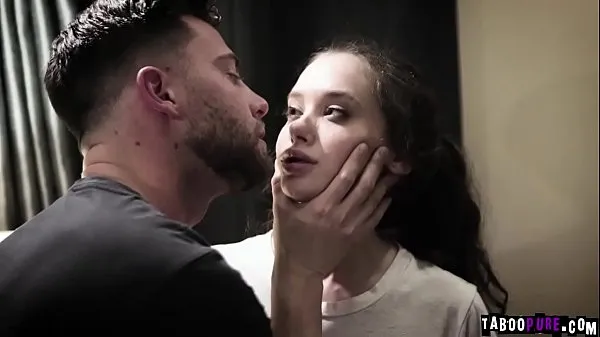 Vroča Teen Gia Paige is close to crying while she gets double penetrated sveža cev