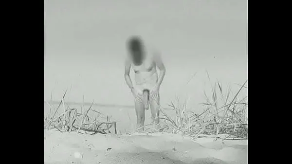 Vroča Huge vintage cock at a German nude beach sveža cev