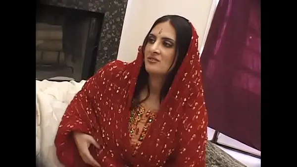 Forró Indian Bitch at work!!! She loves fuck friss cső
