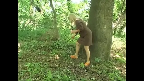 Gorąca Mature well-padded blonde Sharone Lane seduced young guy in the forrest świeża tuba