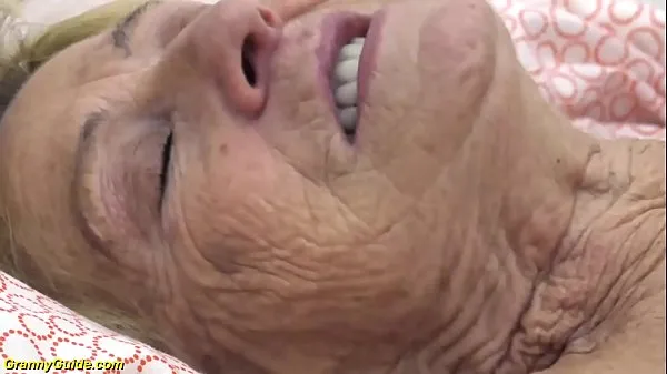 Gorąca sexy 90 years old granny gets rough fucked świeża tuba
