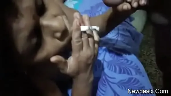 Vroča Indian Randi sucking cock nd smoking sveža cev