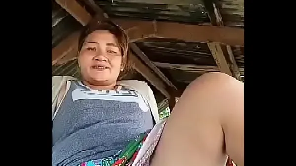 Vroča Thai aunty flashing outdoor sveža cev