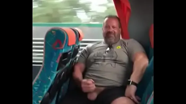 Varm FATTY SHOWING THE DICK ON THE BUS färsk tub