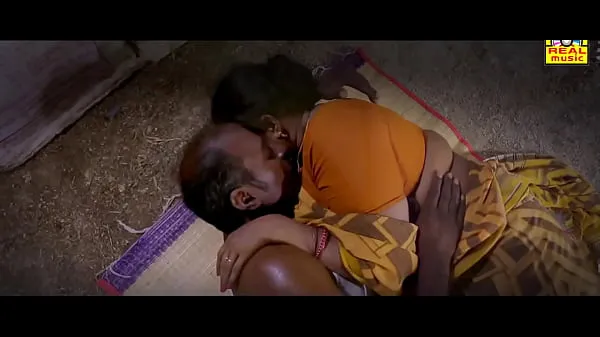 Tabung segar Desi Indian big boobs aunty fucked by outside man panas