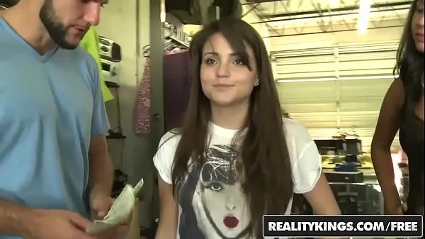 Ζεστό Cute teen (Cara Swank) and her friend share a dick for a lil cash - Reality Kings φρέσκο ​​σωλήνα