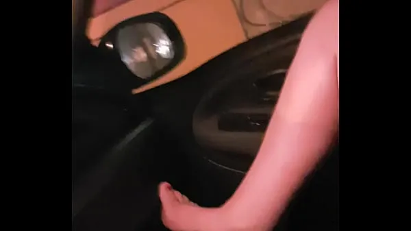 Vroča Hot girl masturbates in the car leaving a Quito party sveža cev