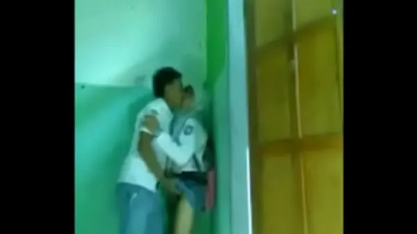 Ống nóng Teenage girl loves sex from the first moment The video continues on this site tươi