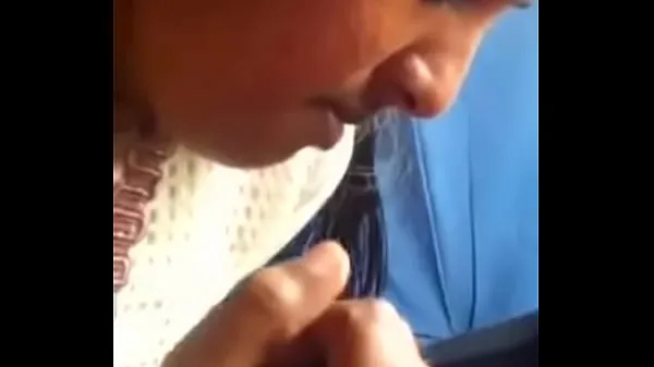 ร้อนแรง Horny tamil girl sucking black cock and caring it with her tongue หลอดสด