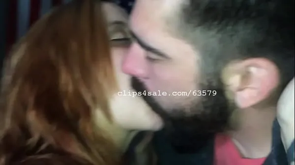 Vroča Aaron and Casey Kissing sveža cev