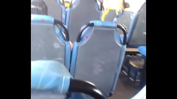 Gorąca jerking off on the bus świeża tuba