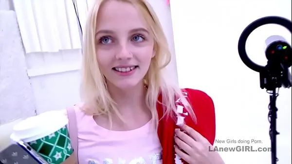 Vroča Sexy 20yo blonde fucks at modeling audition sveža cev