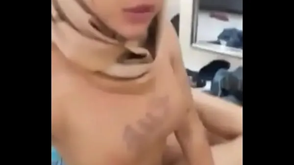 Varm Hijab ladyboy from Indonesia färsk tub