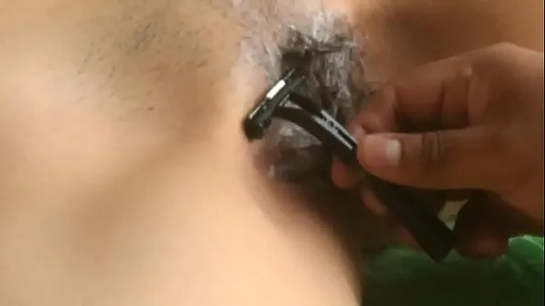 Tabung segar I shave her pussy to fuck her and she allows it panas