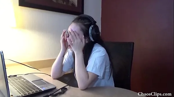 热的 18 year old Lenna Lux masturbating in headphones 新鲜的管