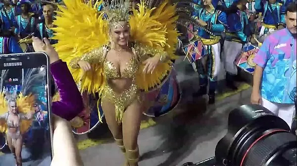 Ζεστό Ellen Rocche parading in the carnival special group φρέσκο ​​σωλήνα