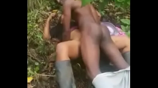 Tabung segar Local fuck in the bush after work panas