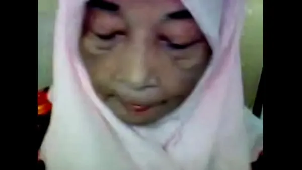 Ống nóng Malaysian Granny Blowjob tươi
