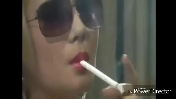 Sıcak These chicks love holding cigs in thier mouths taze Tüp