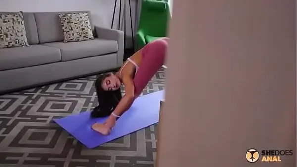 Vroča Tight Yoga Pants Anal Fuck With Petite Latina Emily Willis | SheDoesAnal Full Video sveža cev