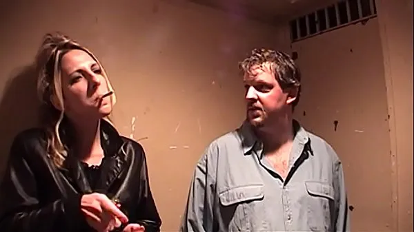 Gorąca Marie Madison Smokes and Sucks in Public Elevator świeża tuba