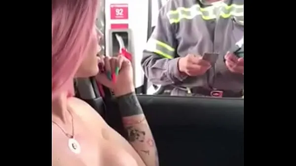 Hot TRANSEX WENT TO FUEL THE CAR AND SHOWED HIS BREASTS TO THE CAIXINHA FRONTMAN fresh Tube