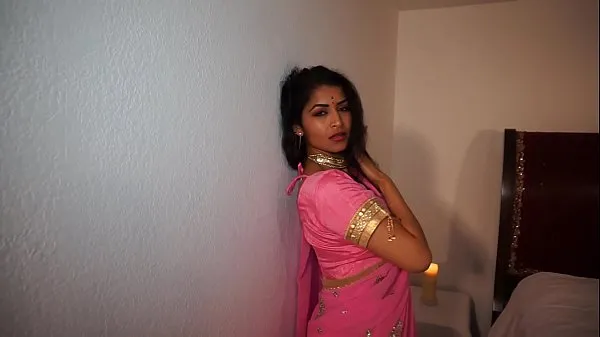 Vroča Seductive Dance by Mature Indian on Hindi song - Maya sveža cev