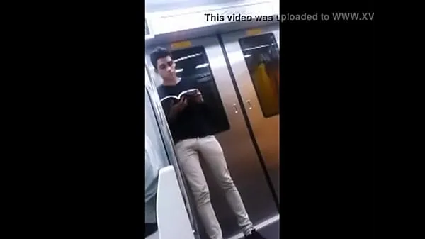 गरम Hung guy in metro ताज़ा ट्यूब