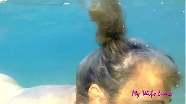 Ống nóng This Italian MILF wants cock at the beach in front of everyone and she sucks and gets fucked while underwater tươi