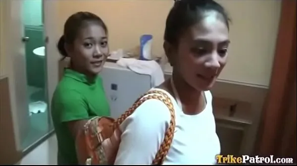 Gorąca Thick-assed Filipina babe offers up pussy to horny tourist świeża tuba