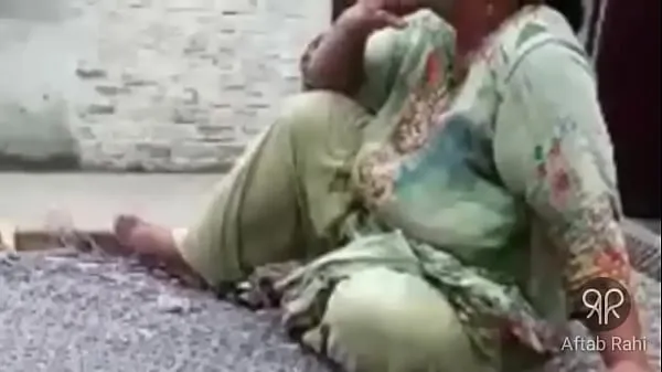 Ζεστό Desi Hot Pakistani Aunty Smoking φρέσκο ​​σωλήνα